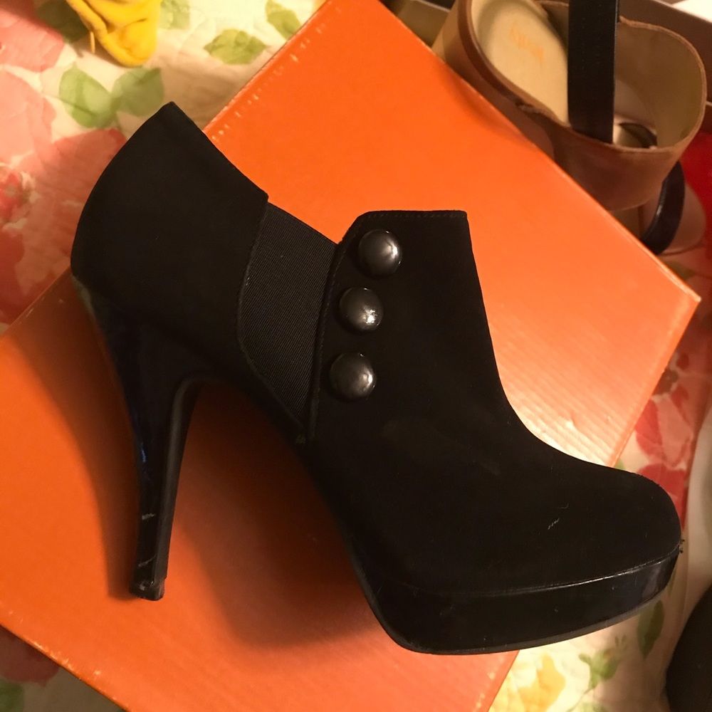 Black faux brushed suede booties